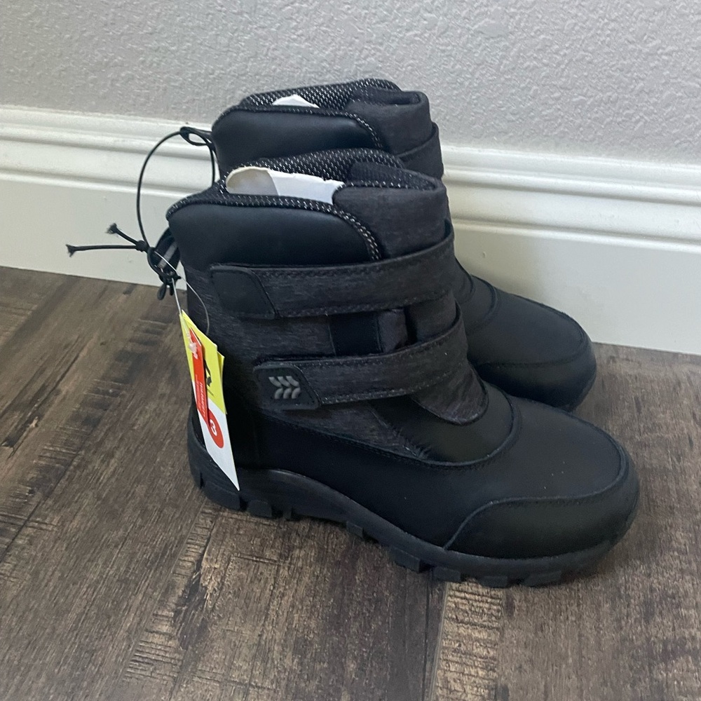 Big Kids size 3 all in motion waterproof snow boots